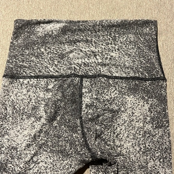 Lululemon leggings Greg white black patterned - Picture 2 of 3
